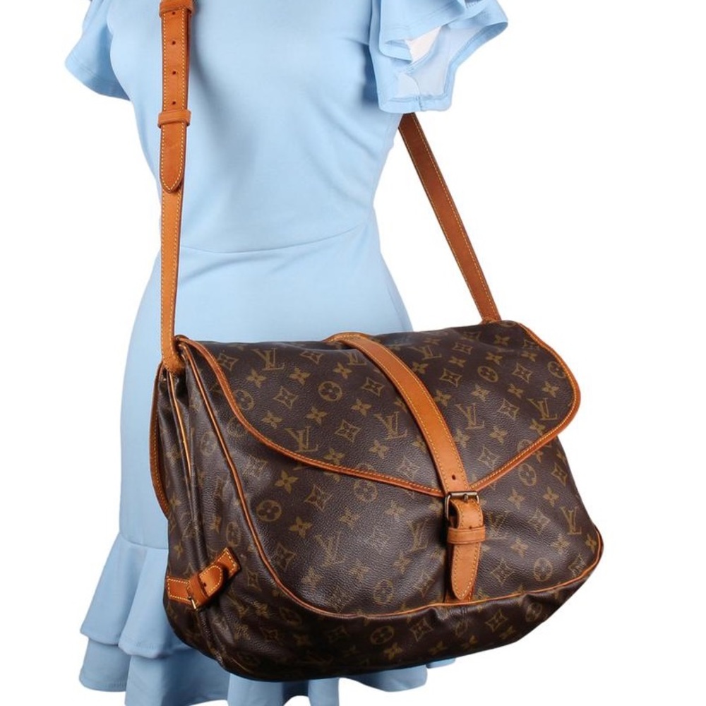 LOUIS VUITTON SAUMUR Messenger 35 Bag